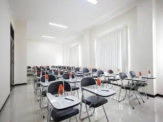 Urbanview Hotel De Kopen Malang 3