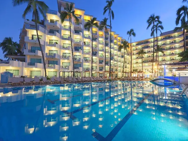 Crown Paradise Golden All Inclusive