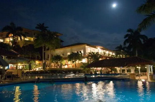 Parador Resort & Spa