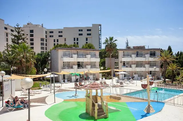 APARTAMENTOS CLUB SA COMA