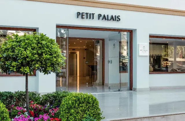 Canvas by Mitsis Petit Palais