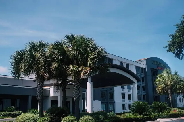 Courtyard By Marriott Gulfport Beachfront