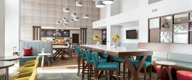 Hampton Inn & Suites Cathedral City