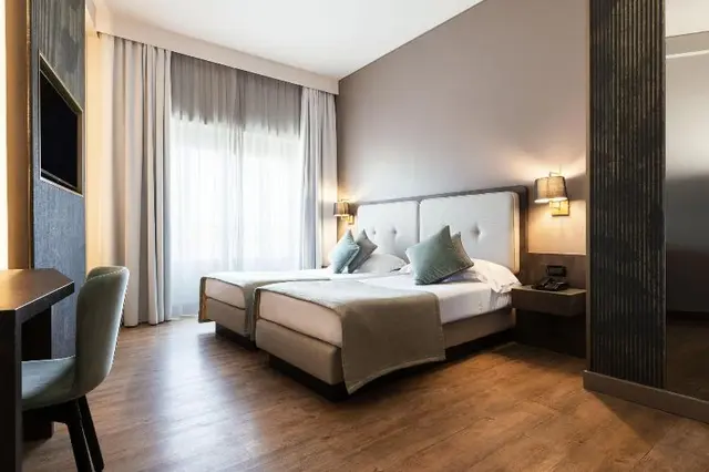 King - Mokinba Hotels