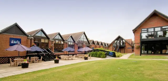 Macdonald Elmers Court Hotel