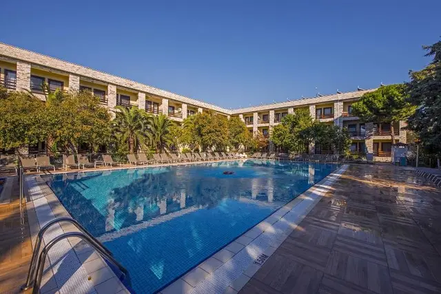 Iris Otel