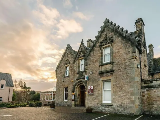 Inverness Lochardil House , BW Signature Coll.