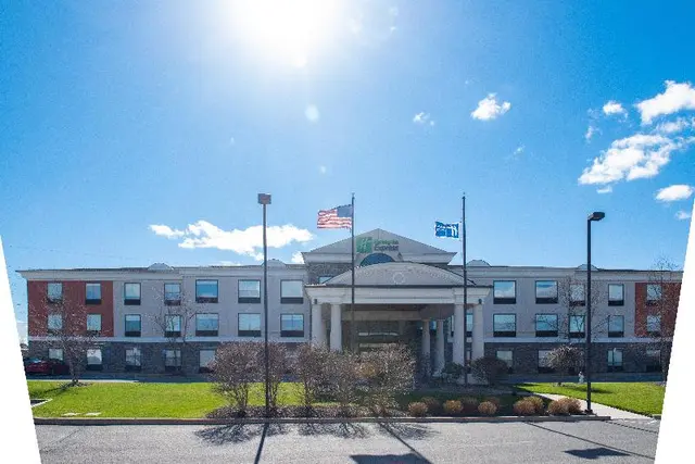 Holiday Inn Express Suites Chester-Monroe-Goshen