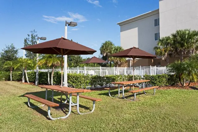 Holiday Inn Express & Suites Fort Pierce West IHG