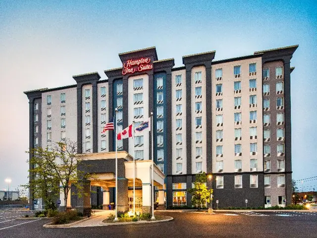 Hampton Inn & Suites Toronto Airport