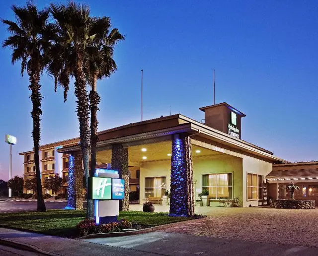 Holiday Inn Express & Suites Corning by IHG