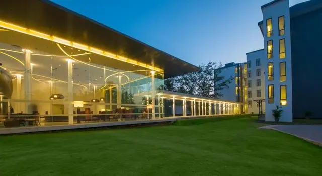 Vivanta Colombo Airport Garden