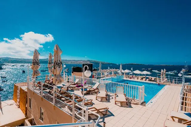 Gillieru Harbour Hotel