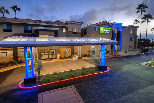 Holiday Inn Express and Suites Carlsbad Beach