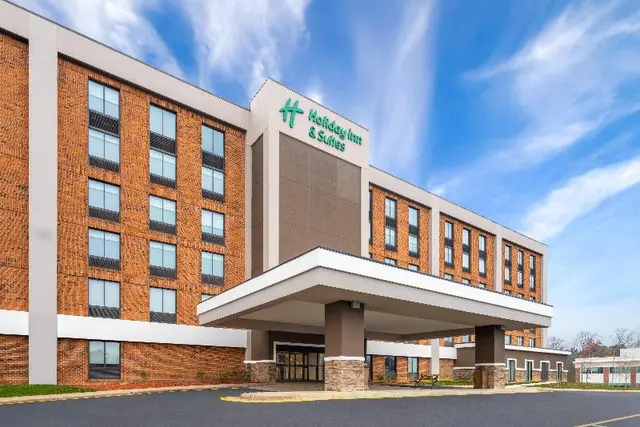 Holiday Inn & Suites Richmond – West End