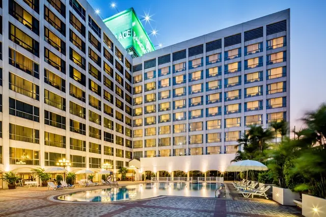 Bangkok Palace Hotel (SHA Extra Plus)