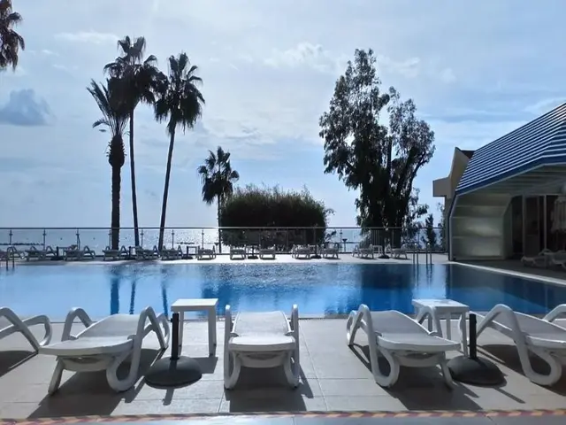 Poseidonia Beach Hotel