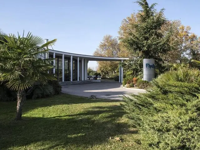 FlyOn Hotel & Conference Center
