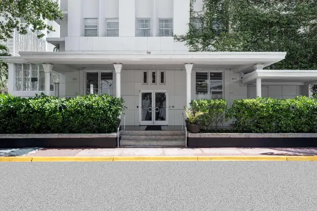 Townhouse Hotel