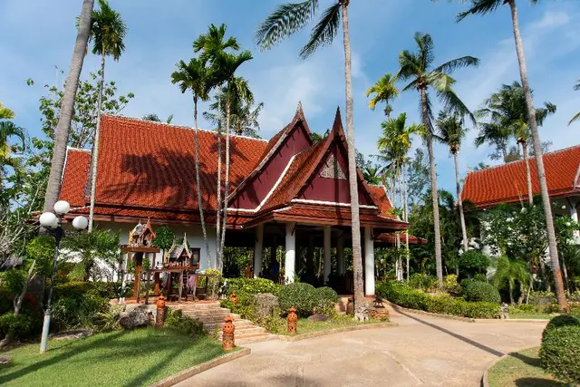 Royal Lanta Resort & Spa