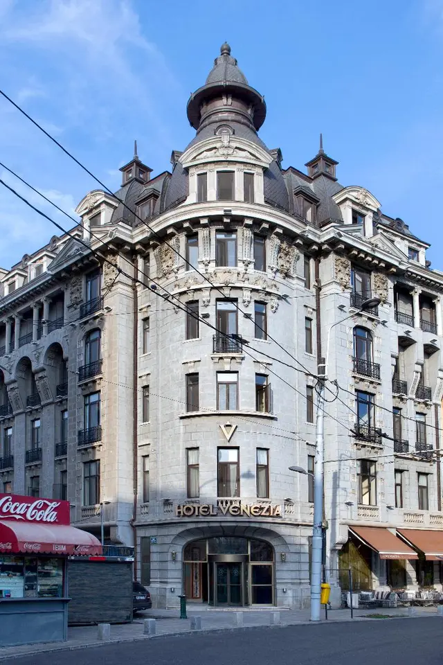 Zeus Essence Bucharest Venezia