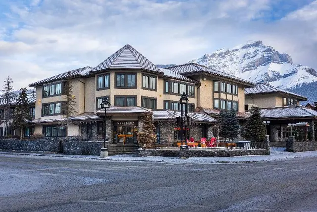 Elk + Avenue Hotel