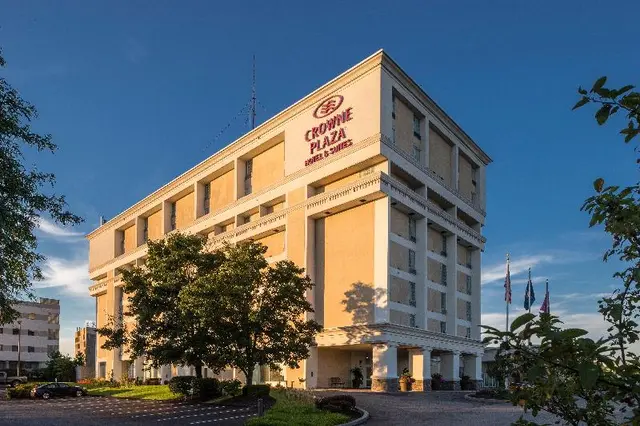 Crowne Plaza Suites Pittsburgh South