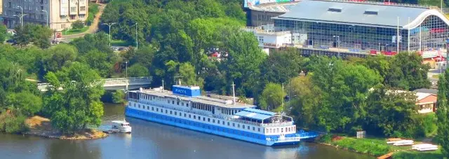 Botel Racek