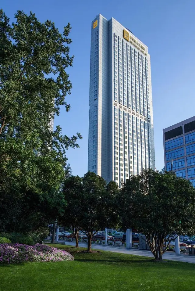 KunLun JingAn Hotel (former Hilton)