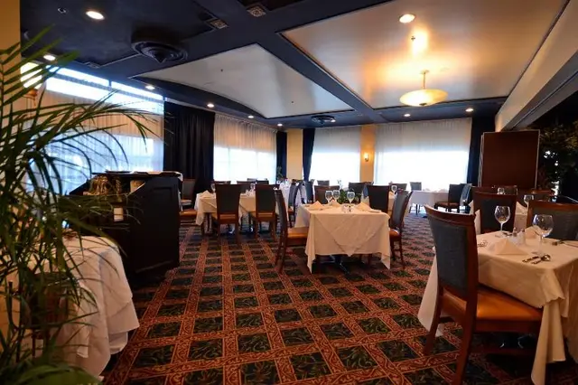 Armon Plaza Montreal Airport by IHG