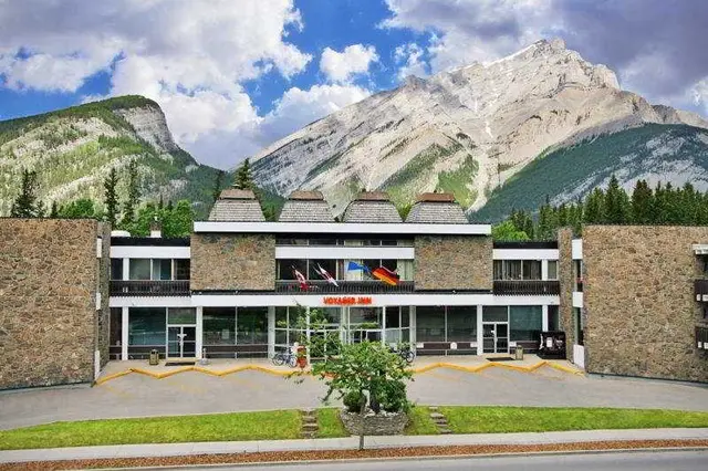 Moxy Banff