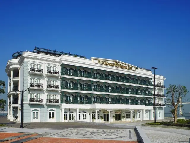 Rocks Hotel