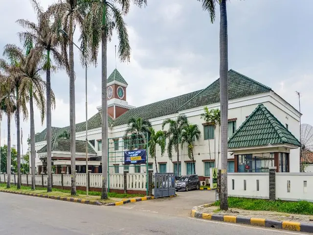Townhouse OAK Hotel Grand Cikarang
