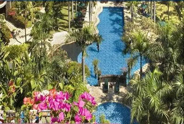 Novotel Surabaya - Hotel & Suites