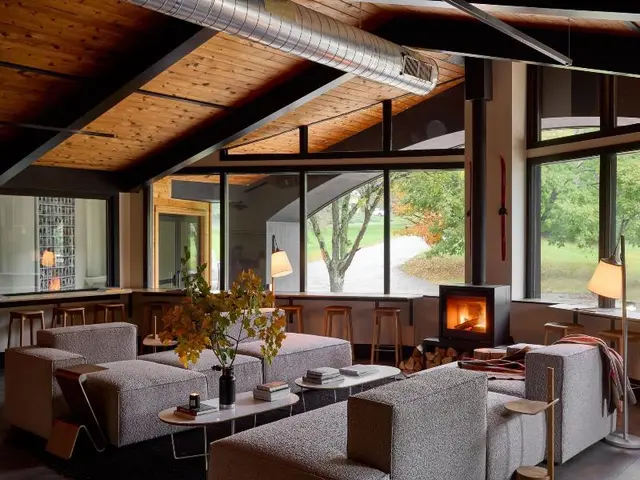 Tã¤lta Lodge, A Bluebird By Lark