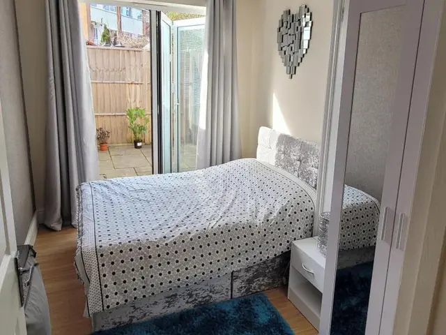 Cozy Central One Bedroom Flat