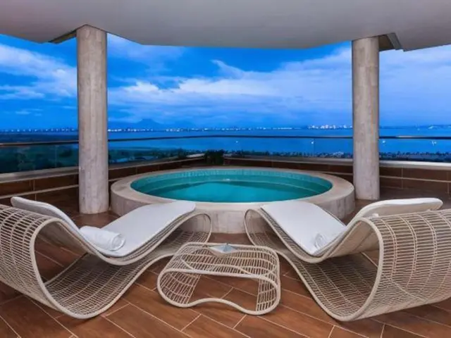 Adam Hotel Suites