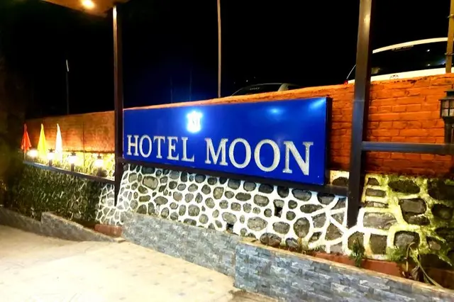 Goroomgo Moon Nainital