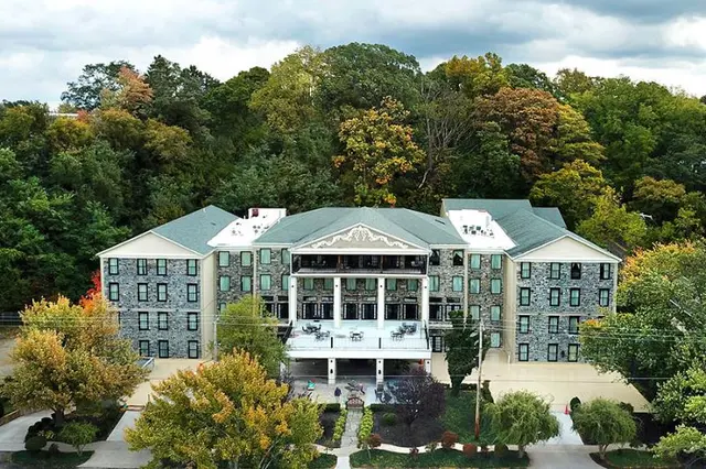 Niagara Crossing Hotel And Spa