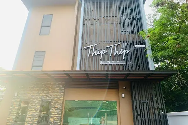 Thip Thip Hotel By Zuzu