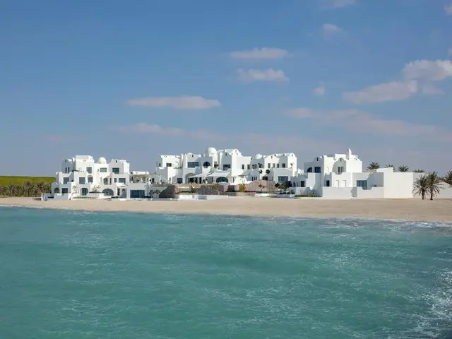 Anantara Retreat Santorini Abu Dhabi – Adults Only
