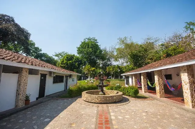 Hotel Familia Casa Blanca