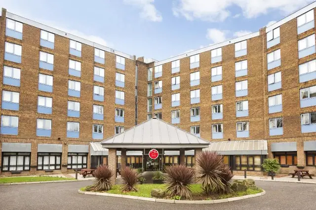 Waterloo Hub Hotel & Suites