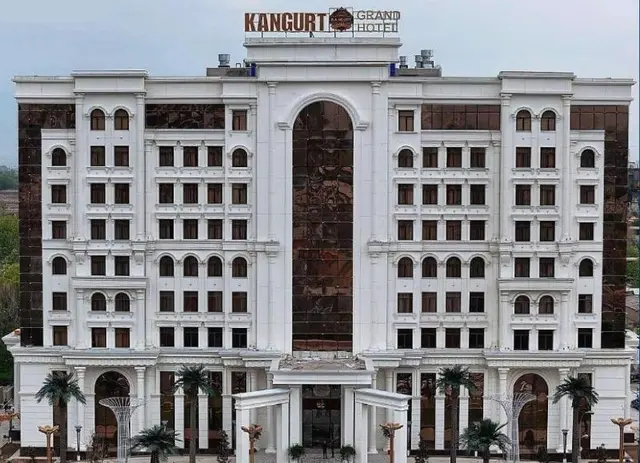 Kangurt Grand Hotel