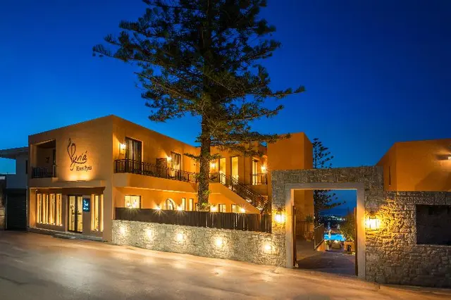Hotel Pyriá
