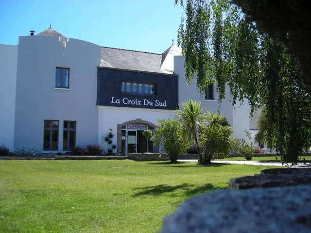 Logis Hotel La Croix Du Sud