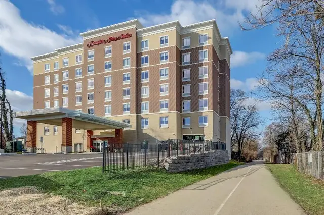 Hampton Inn & Suites Cincinnati Midtown Rookwood