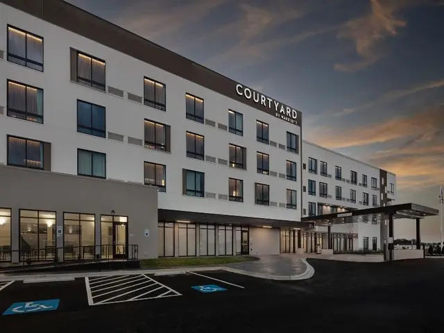 Courtyard By Marriott Conway