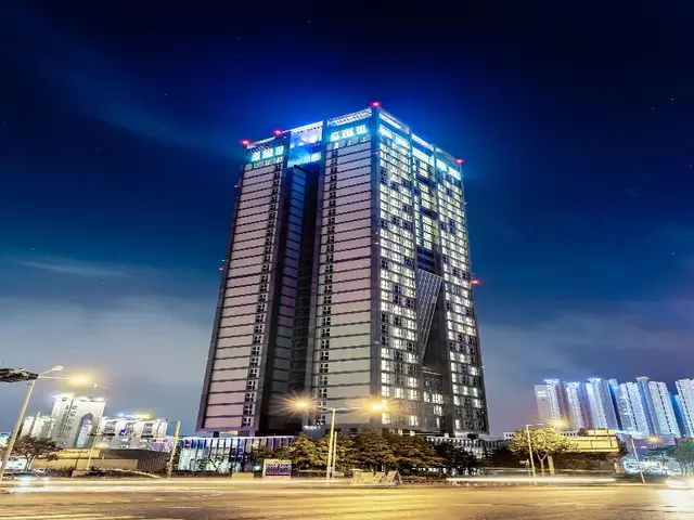 J One Hotel