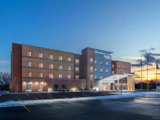 Fairfield Inn Suites By Marriott Detroit Taylor